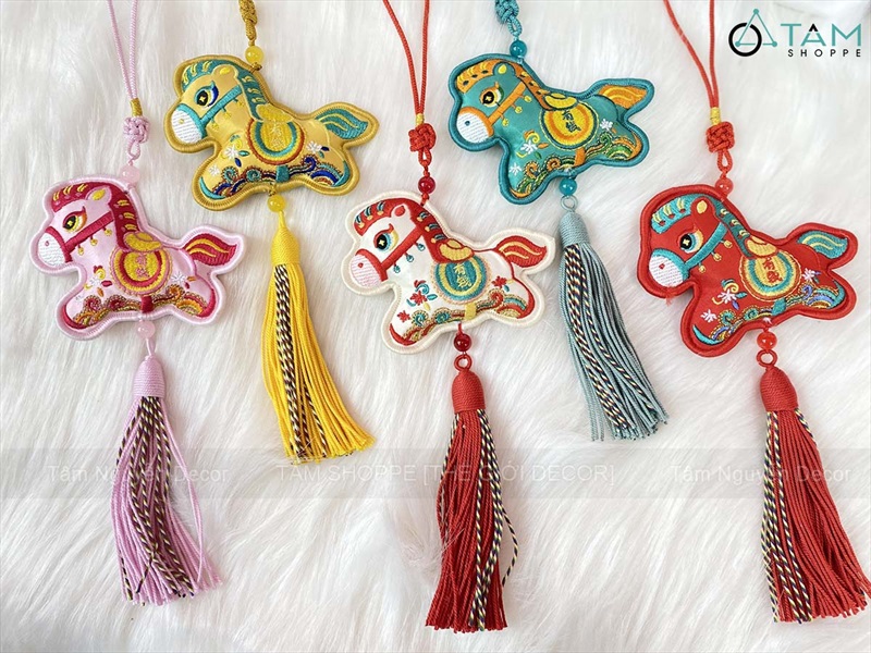 Dây treo Ngựa vải tua rua [Nhiều màu - Cao cấp] PKT-TET-12